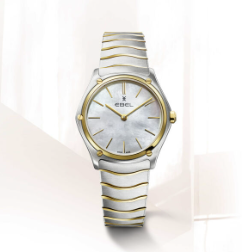 EBEL Sport Classic - 1216510A dames pols horloge. Edelstalen kast gecombineerd met 18 karaat geel goud. Ø 33 mm. Witte parelmoeren Index wijzerplaat. Ontspiegeld Saffier glas. Edelstalen Wave band met goud accenten en klap sluiting. Zwitsers quartz uurwerk. 5 ATM waterdicht.